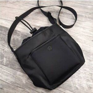 black lululemon shoulder bag Small Black Bags